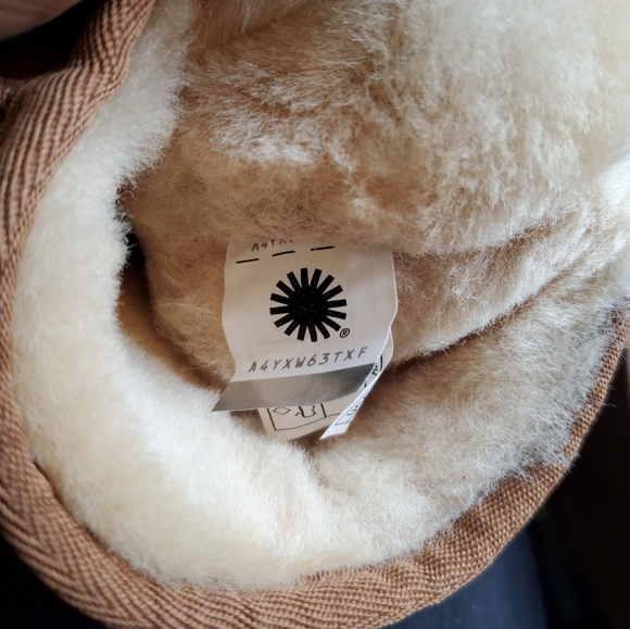 UGG Classic Short II Boot (Chestnut) - Picture 9 of 10